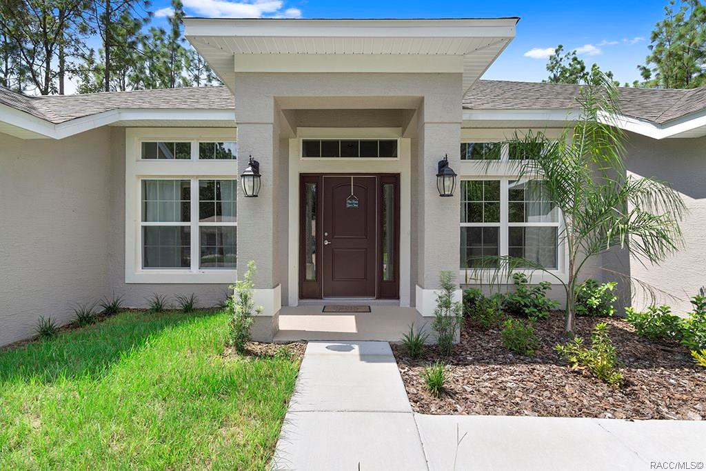 home for sale at 7 Sanders Circle, Homosassa, FL 34446 in Sugarmill Woods - Cypress Village