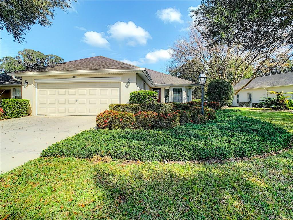 home for sale at 6588 W Cannondale Drive, Crystal River, FL 34429 in Meadowcrest - Fox Hollow